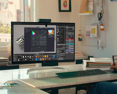 Bilde av designer med 27UQ85R.