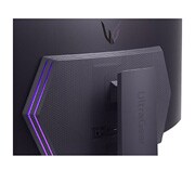 LG UltraGear™ 45-tommers OLED 240 Hz WQHD buet smart gamingskjerm | webOS, 0.03 ms (GtG), 240 Hz, DisplayHDR True Black 400, nærbilde av emblemet bak, 45GX90SA-B, thumbnail 14