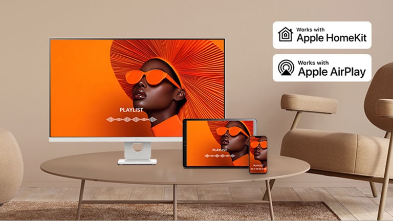 Den samme skjermen deles på en LG Smart Monitor, bærbar PC, nettbrett og smarttelefon ved hjelp av AirPlay 2 og Screen Share.