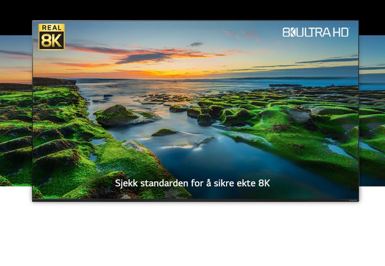 TV-skjerm som viser den brede utsikten over naturen med ekte 8K- og CTA-logoer