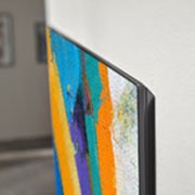 LG 65'' Gallery OLED GX 4K TV med integrert veggfeste, A close-up side view of a wall-mounted Gallery Design TV showing artwork, OLED65GX6LA, thumbnail 10