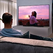 LG 65'' LG OLED 4K TV - CX, A couple sitting on a sofa in the living room watching a romantic movie on TV, OLED65CX6LA, thumbnail 10