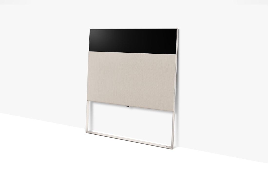 LG OLED | Objet Collection Easel, Easel sett forfra i Line View, med vinkel fra venstre og lenes mot veggen., 65ART90E6QA, thumbnail 2