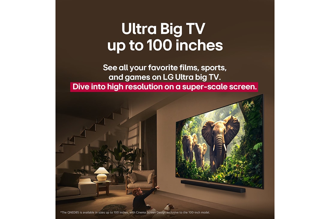LG 75'' QNED evo MiniLED AI QNED85 4K Smart TV 2025, En jente og en hund sitter foran en LG QNED TV montert på en vegg, som viser tre elefanter som går utover over en LG Soundbar. Tittelen sier noe om hvordan hver handling er mer spennende på en giganti, 75QNED85A6C, thumbnail 9