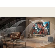 LG 55'' UHD AI UA73 4K Smart TV 2025, Sci-fi-innhold spilles av på en LG TV-skjerm. På skjermen vises grensesnittet for AI Chatbot. Brukeren sendte melding til chatbot om at skjermen er for mørk. Chatbot tilbød løsninger på problemet. Hel, 55UA73006LA, thumbnail 13