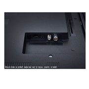 LG 50'' UHD AI UA73 4K Smart TV 2025, Sci-fi-innhold spilles av på en LG TV-skjerm. På skjermen vises grensesnittet for AI Chatbot. Brukeren sendte melding til chatbot om at skjermen er for mørk. Chatbot tilbød løsninger på problemet. Hel, 50UA73006LA, thumbnail 14