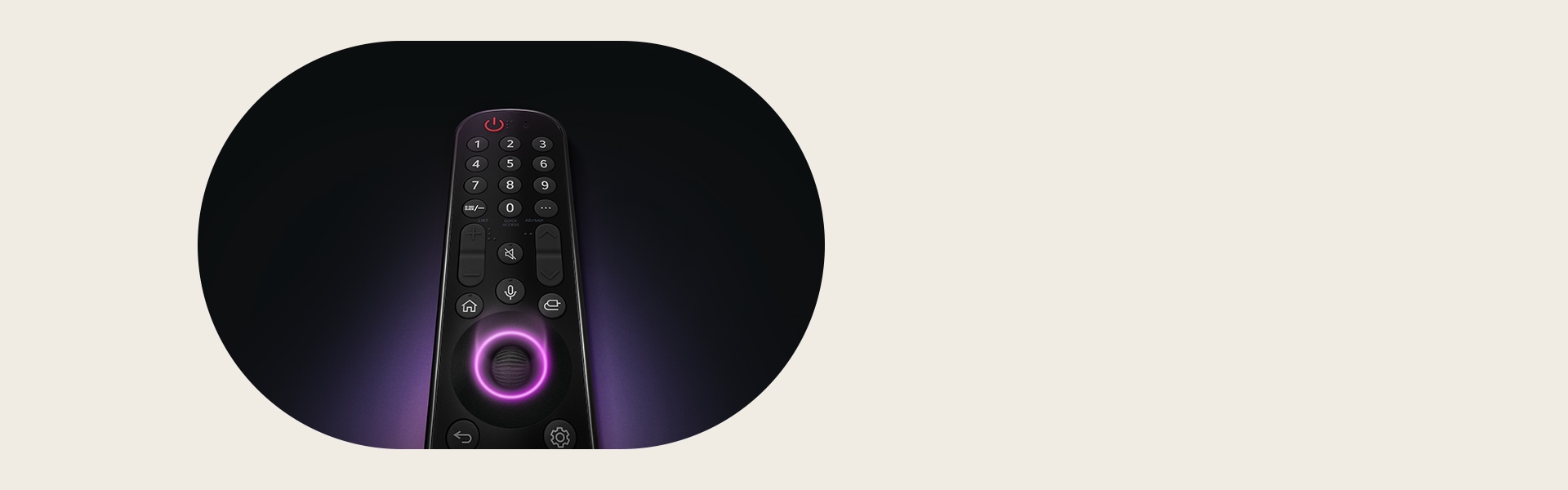 En LG Magic Remote med den runde knappen i midten, da neon lilla lys stråler ut rundt knappen for å markere dem. En myk lilla glød omgir fjernkontrollen på svart bakgrunn.
