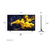 LG 75'' QNED evo MiniLED QNED86 4K AI TV - 2026, LG QNED evo AI qned86 Mini LED ultrastor TV er veggmontert i en stue og viser en sportsseiersfeiring med levende farger og raffinert bildekvalitet på den brede skjermen, mens familien heier sammen., 75QNED86B6B, thumbnail 4