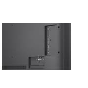 LG  LG 75'' QNED evo MiniLED QNED93 4K AI TV - 2026, LG QNED evo AI QNED90 Mini LED ultrastor TV er veggmontert i et moderne oppholdsrom og viser en storstilt astronautscene på en bred skjerm som visuelt fyller rommet og skaper en sterk kinofølelse., 75QNED93B6A, thumbnail 14