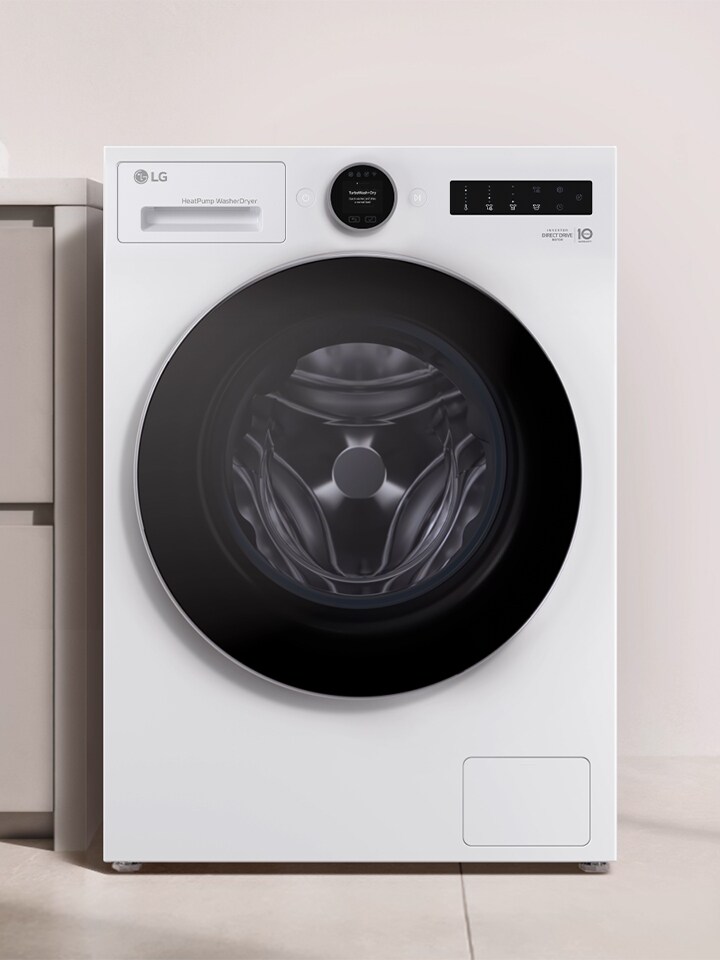 LG hvit frontmatet vaskemaskin med tørketrommel (F4X9EUP25M) er plassert ved siden av et brunbeige oppbevaringsskap