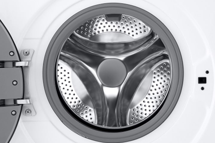 Nærbilde av vaskemaskintrommelen med døren åpen