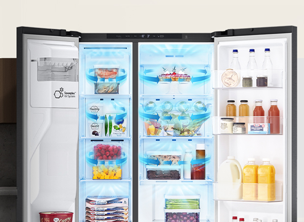Inside the refrigerator filled with ingredients, blue arrows, which mean cold, are displayed below, on both sides, and on the whole.