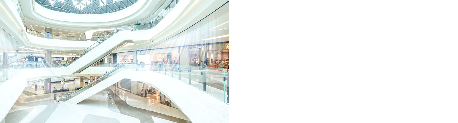 An image of an atrium at a shopping mall with air conditioning on.