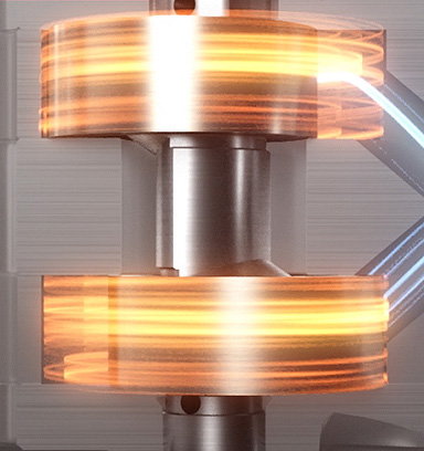 The motor in the LG DUAL Inverter is rotating at the controlled compressing speed.