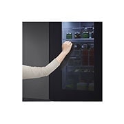 LG Lodówko-zamrażarka LG InstaView Side-by-Side Door-in-Door ThinQ 635L GSQV90MCAE, światło instaview włączone ręka, GSQV90MCAE, thumbnail 15