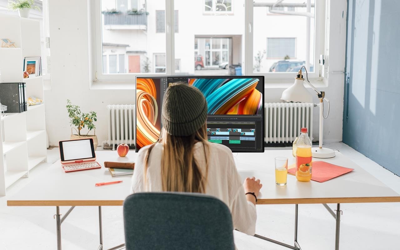 Monitory LG przyczyniają się do stworzenia ergonomicznego stanowiska pracy.