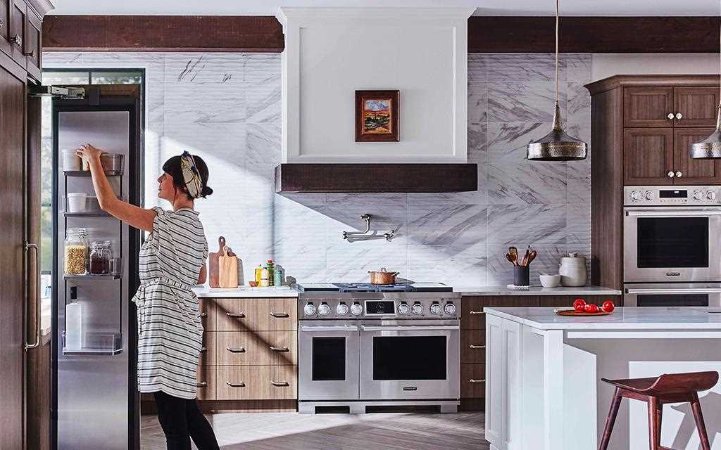 An image of kitchen with lg signature kitchen suite dual fuel pro range, dishwasher and 30-inch-integrated-column-refrigerator.