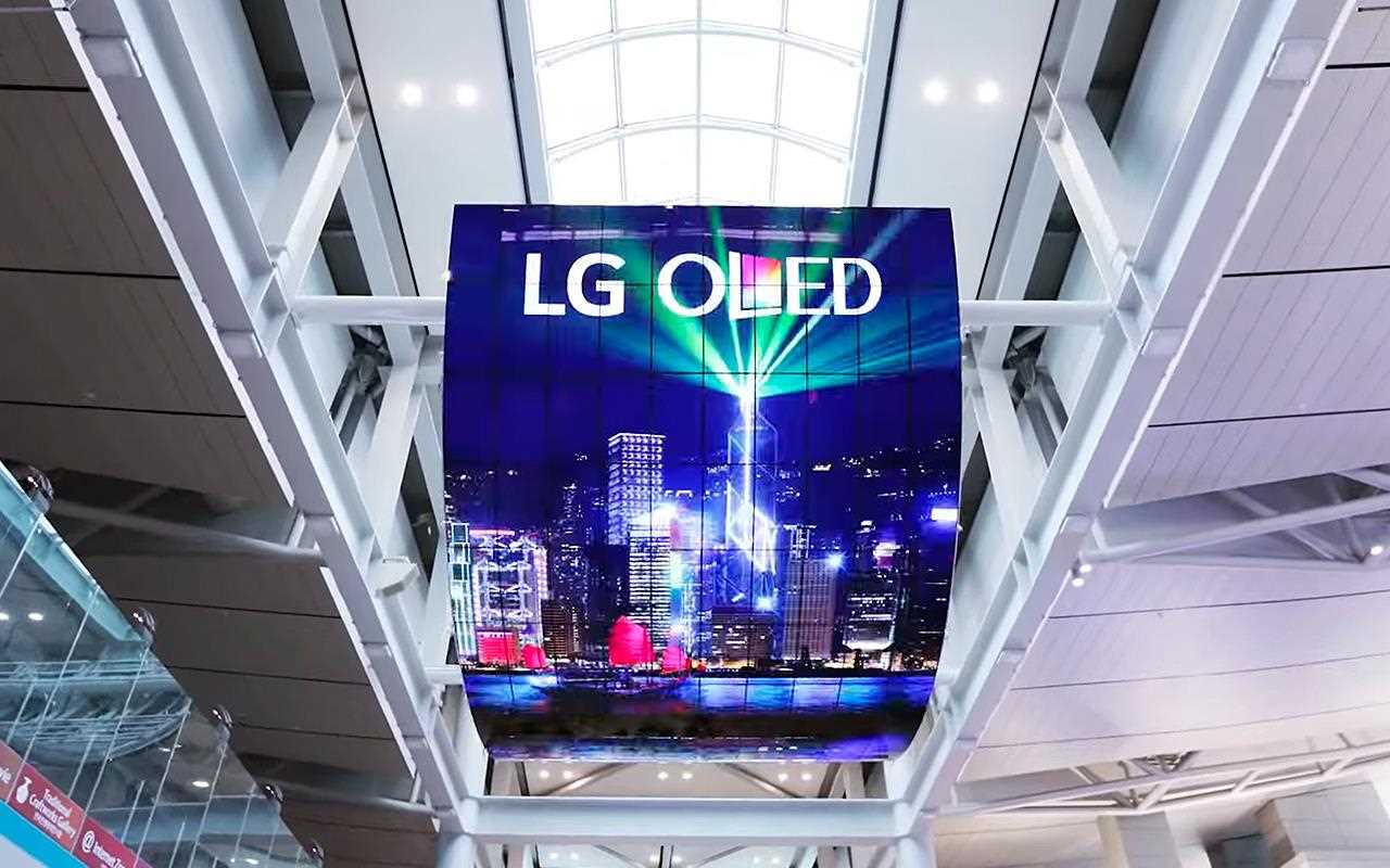 LG's OLED displays have been a hit in airports and shopping centres the world over | More at LG MAGAZINE