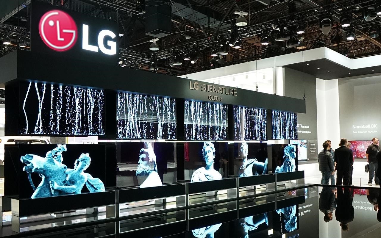 The LG SIGNATURE OLED TV R was on show at CES 2019, and its revolutionary features, including disappearing at the touch of a button, made it a must-see | More at LG MAGAZINE