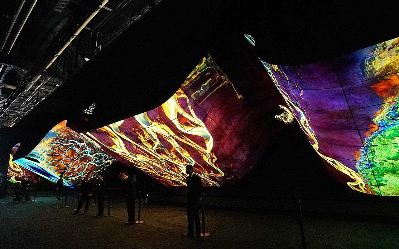 LG produced yet another inspiring and immersive OLED show at CES 2019, with flexible panels coming together to recreate some of nature's greatest moments | More at LG MAGAZINE