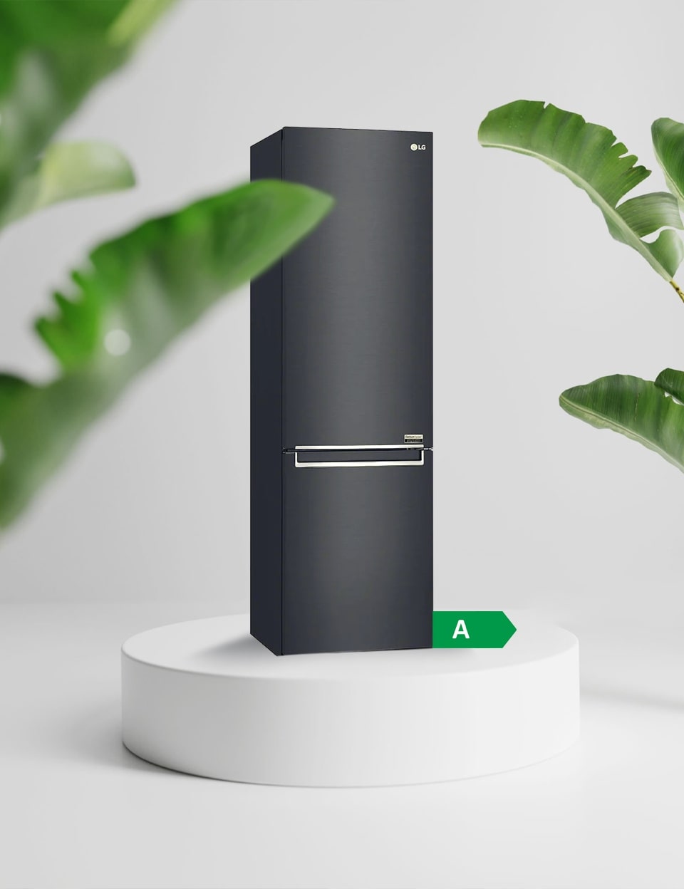 Um frigorífico de alta eficiência energética com classificação A em preto