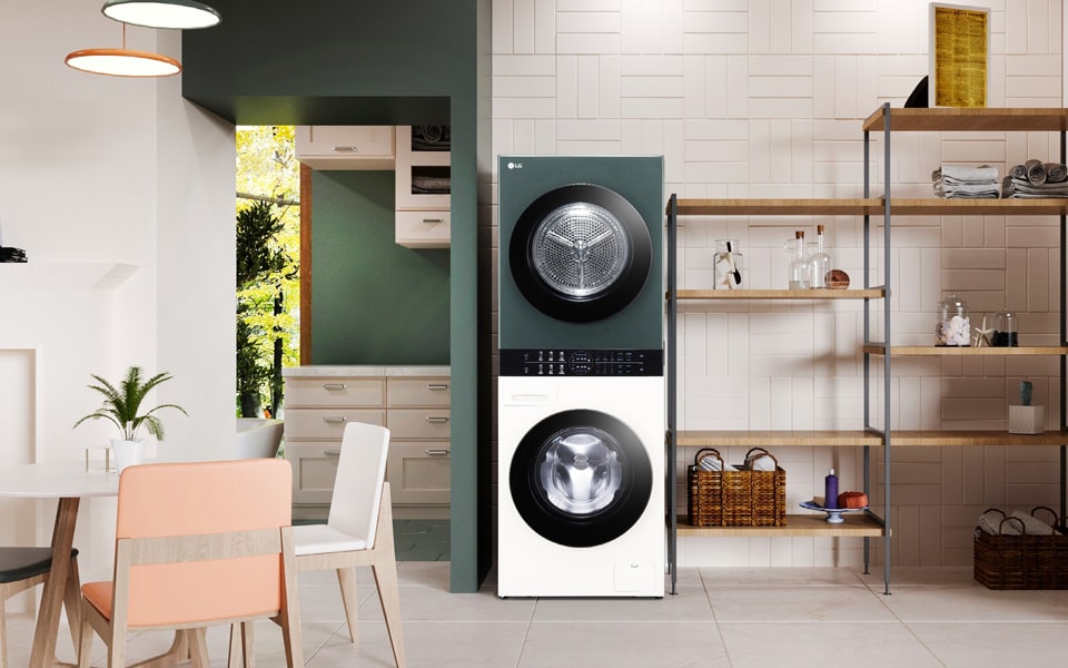 Espaço de convívio LG com máquina de lavar/secar roupa, sala de encenação de design de interiores