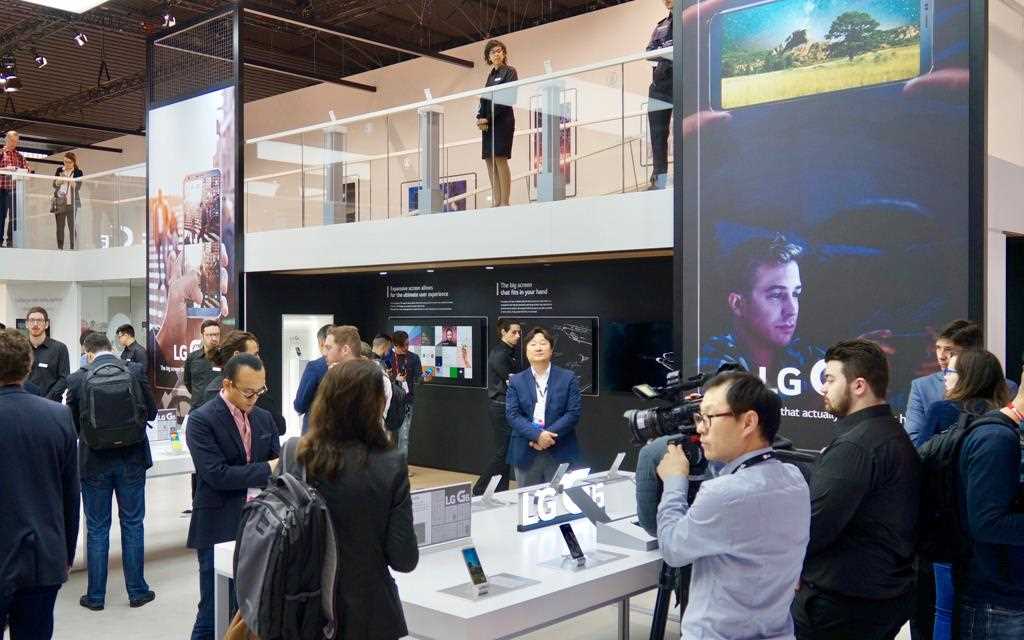 A full view of the lg g6 booth at mwc 2017 barcelona