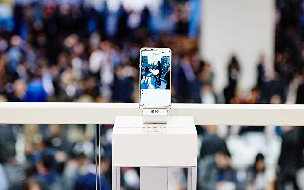 An image of new lg g6 at the exhbition zone at mwc 2017 barcelona 