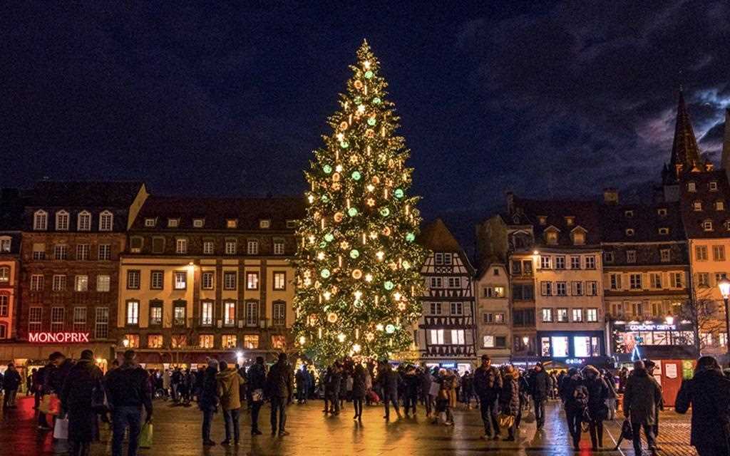 The town square in Strasbourg, hosting the Christmas market in 2017. 