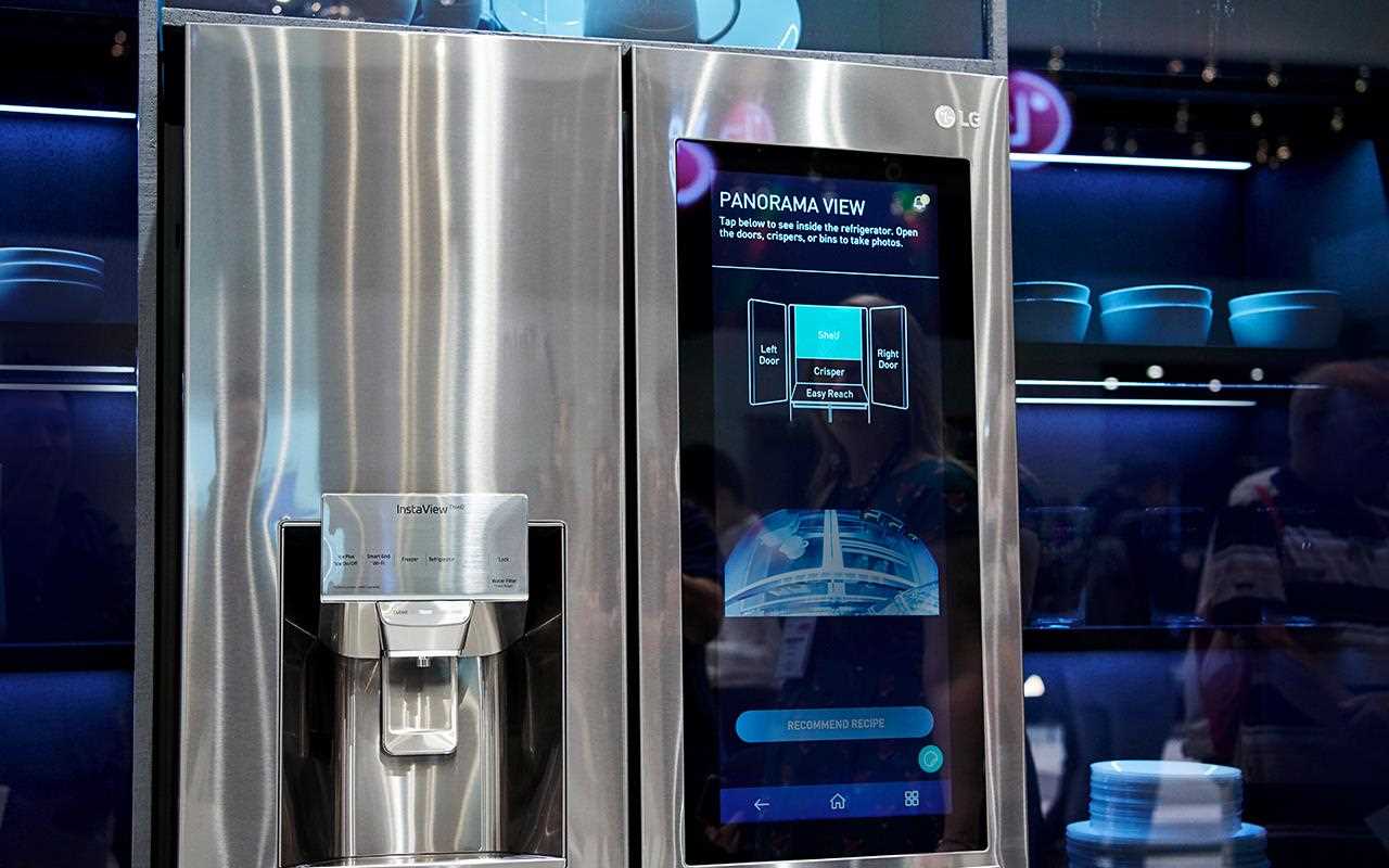 With the InstaView ThinQ Refrigerator, you can see what's inside without opening the door - saving energy and making sure you don't forget anything when you're at the supermarket | More at LG MAGAZINE