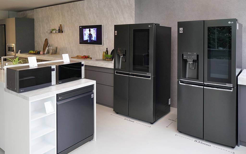 LG presents their latest kitchen appliances in the ultimate smart home, with NeoChef, Refrigerator and Dishwasher | More at LG MAGAZINE