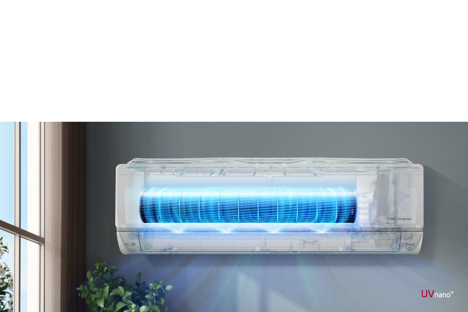 Un videoclip arată imaginea din față a aparatului de aer condiționat instalat pe un perete.