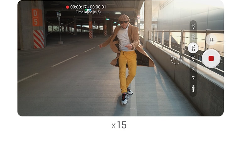 Un bărbat care dansează pe stradă.