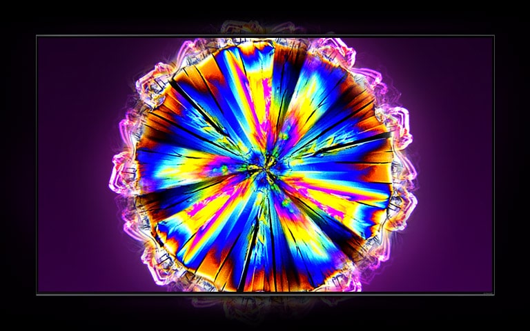 Un televizor plutește pe un fundal violet. Pe ecran este un cristal.