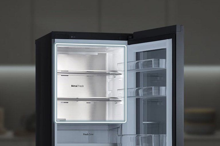 Zona mare de congelare din interiorul frigiderului.