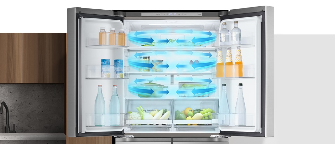 Interiorul frigiderului este plin cu ingrediente proaspete. 