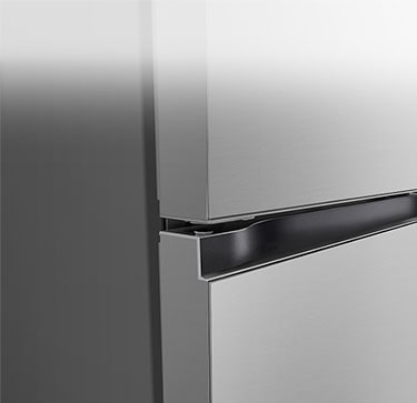 Prim plan al mânerului pătrat de buzunar cu un design elegant și minimalist.