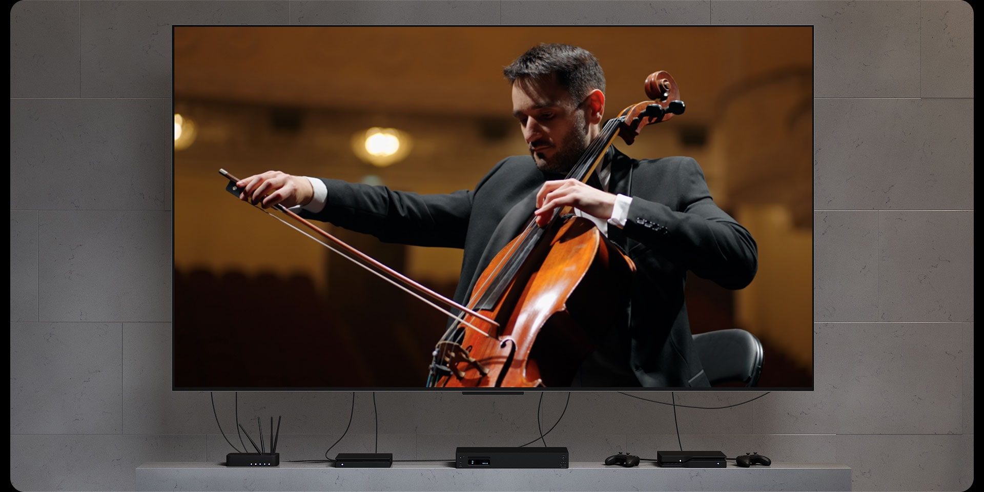 Configurare aglomerată de TV, cu toate perifericele sub televizor, cu multe cabluri. Configurarea dispare brusc, pentru a arîta LG True Wireless TV. Fără cabluri la vedere. 