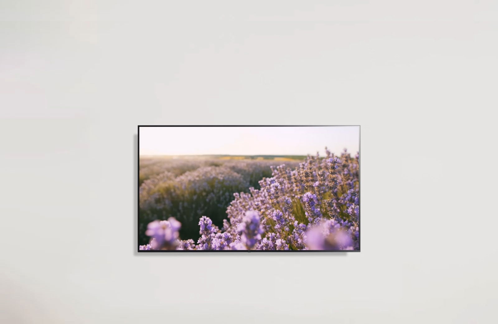 Videoclip care prezintă ThinQ AI controlat prin comandă vocală, pe măsură ce selecțiile recomandate sunt afișate după afișarea bulei de dialog.