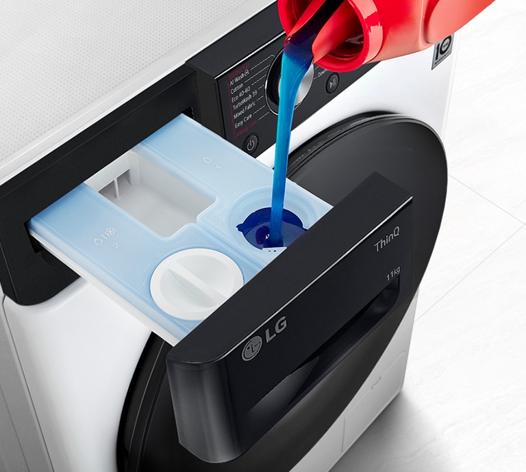 Detergentul se toarnă în recipientul pentru detergent al mașinii de spălat.