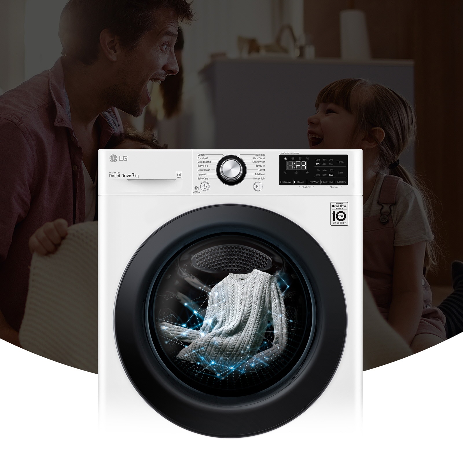În fața imaginii întunecate care afișează tatăl și fiica zâmbind, este prezentata imaginea unei  mașini de spălat. Mașina se află în funcționare, spălând rufe.