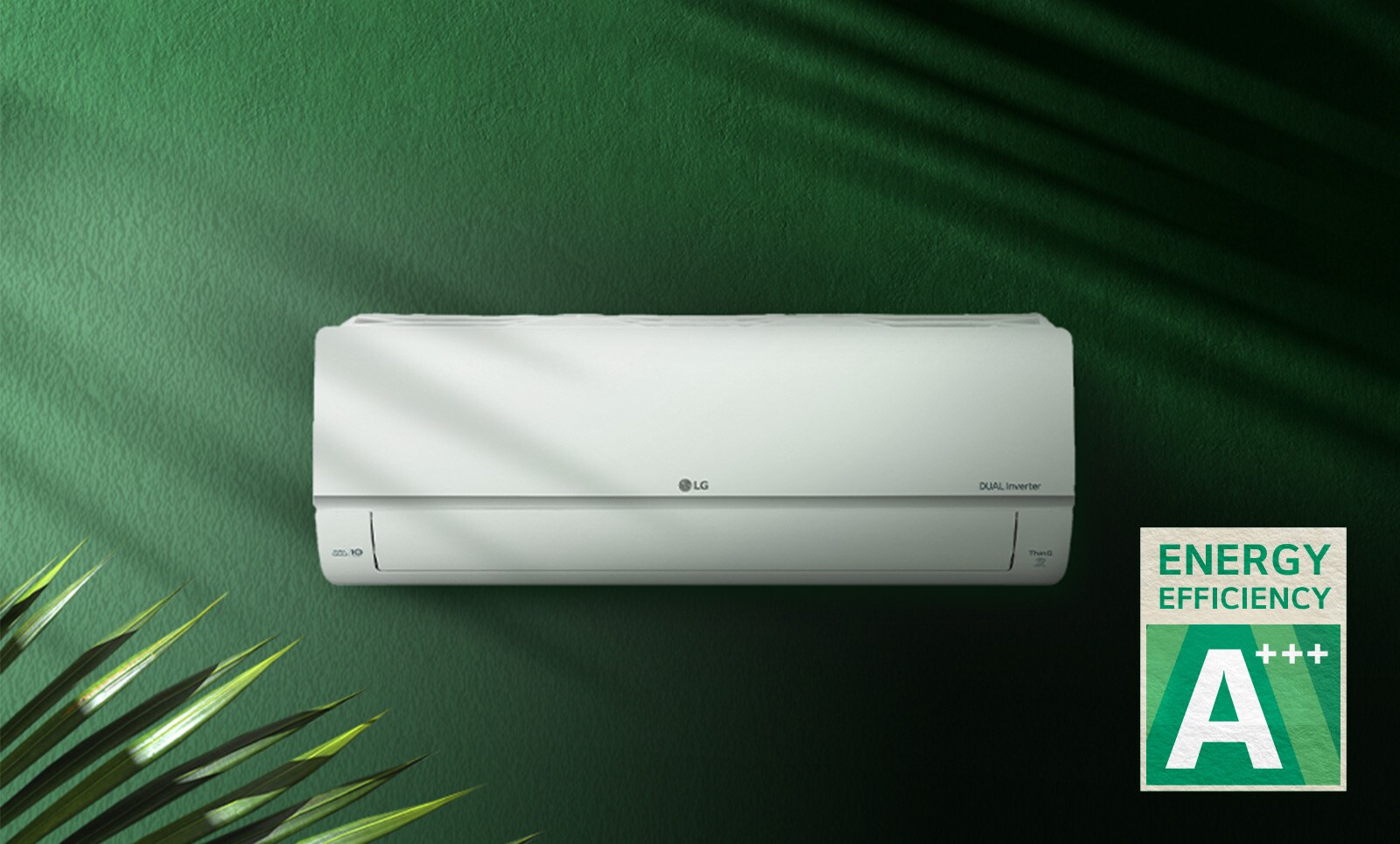 Aparatul de aer condiționat este instalat pe fundalul unor culori naturale.