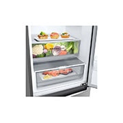 LG Combină frigorifică | Clasa C | 341 L | Compresor Smart Inverter 10 ani garanție | Door Cooling™ | SmartDiagnosis™ | Argintiu, detail view with food, GBB61PZGCN1, thumbnail 7