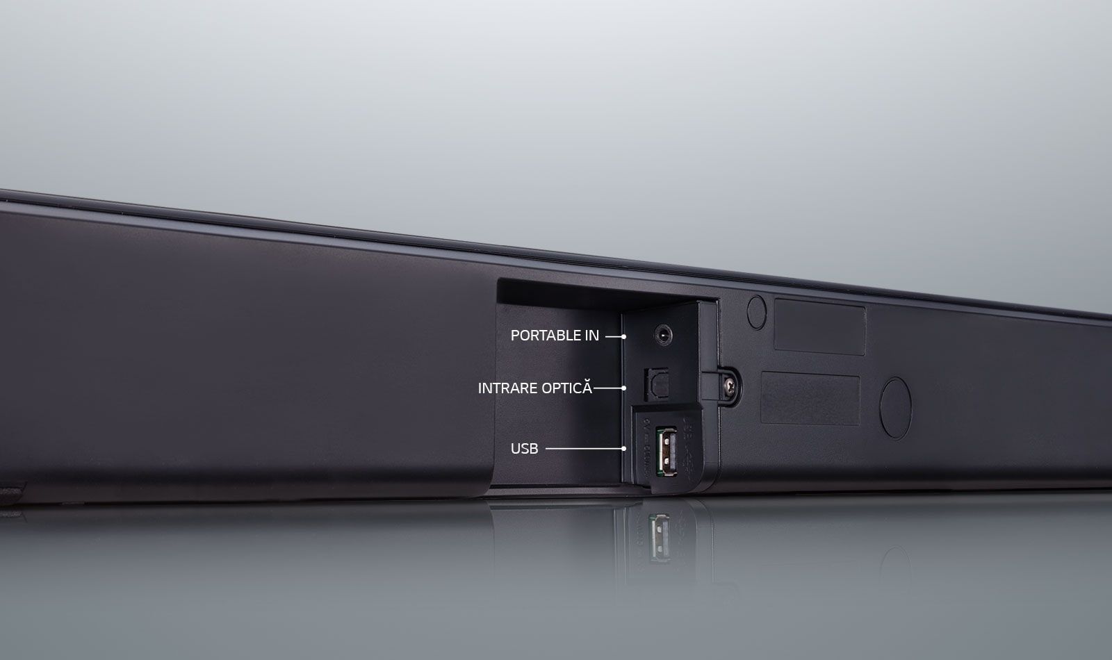 Vedere diagonală cu terminalul conexiunii. Din partea de sus, acesta afișează portable in, intrare oprită și USB.