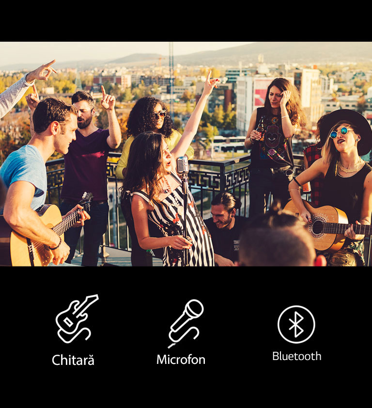 Există oameni care se bucură de un concert acustic cu LG XBOOM XL9T. Sub imagine, sunt afișate pictograme pentru chitară, microfon și bluetooth.