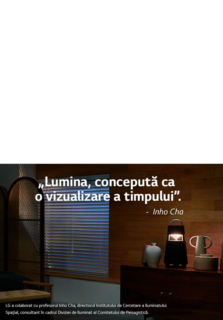 Imagine cu XBOOM 360 care se aprinde pe un raft dintr-o încăpere întunecată. O copie a „luminii concepute ca o vizualizare a timpului”, postată pe imagine.