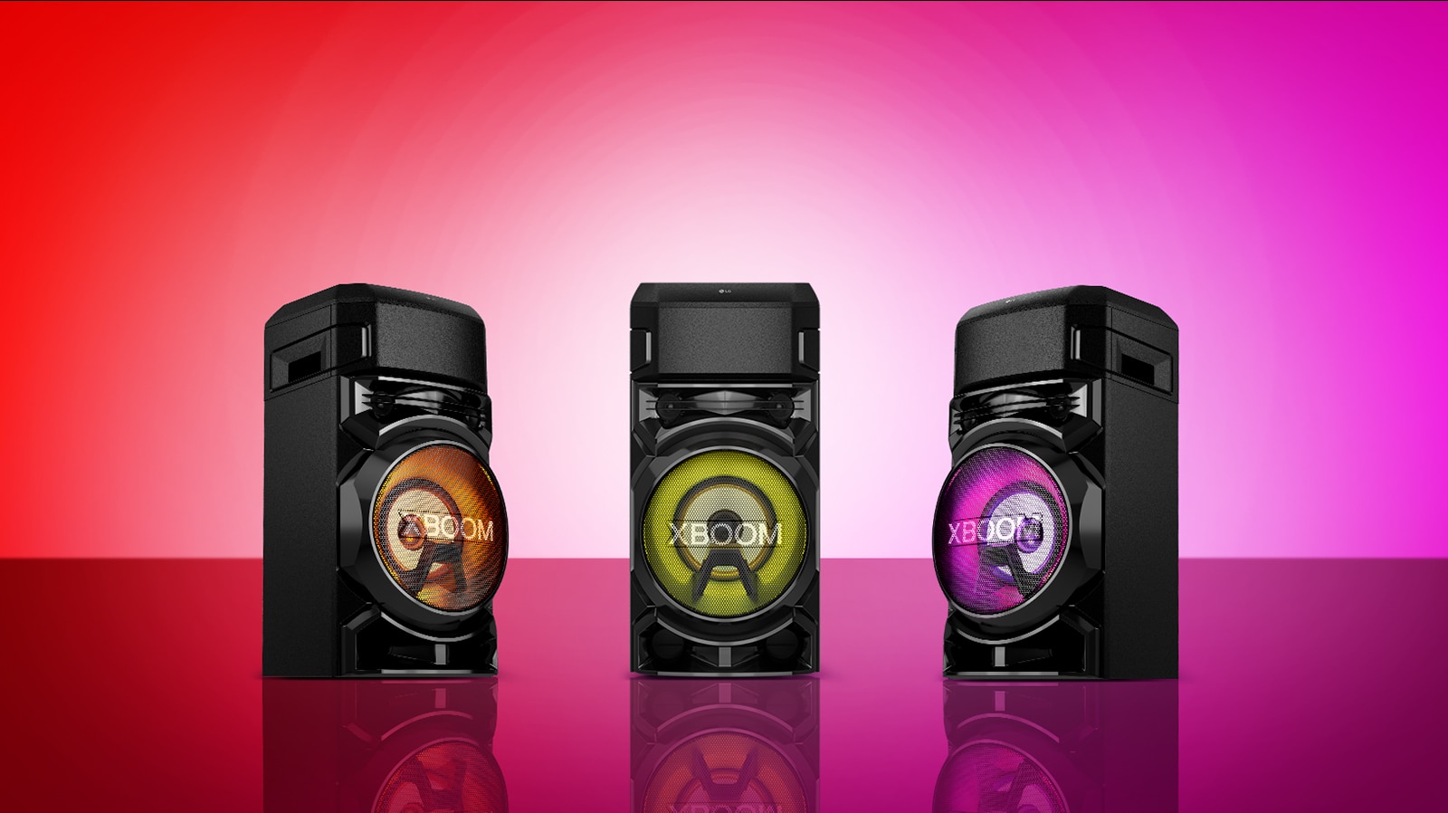 Previzualizarea unui videoclip cu trei dispozitive LG XBOOM cu diferite culori.