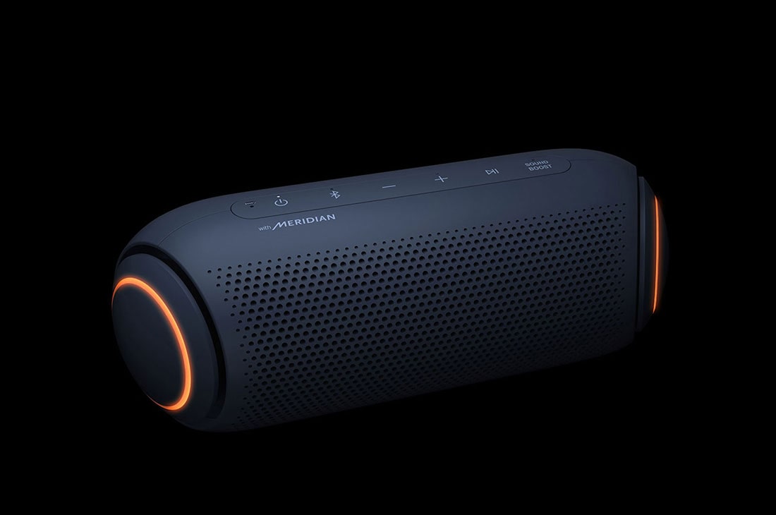 LG XBOOMGo PL5, Prim-plan cu woofer-ul din dreapta al LG XBOOM Go cu iluminare de culoare portocalie., PL5, thumbnail 9
