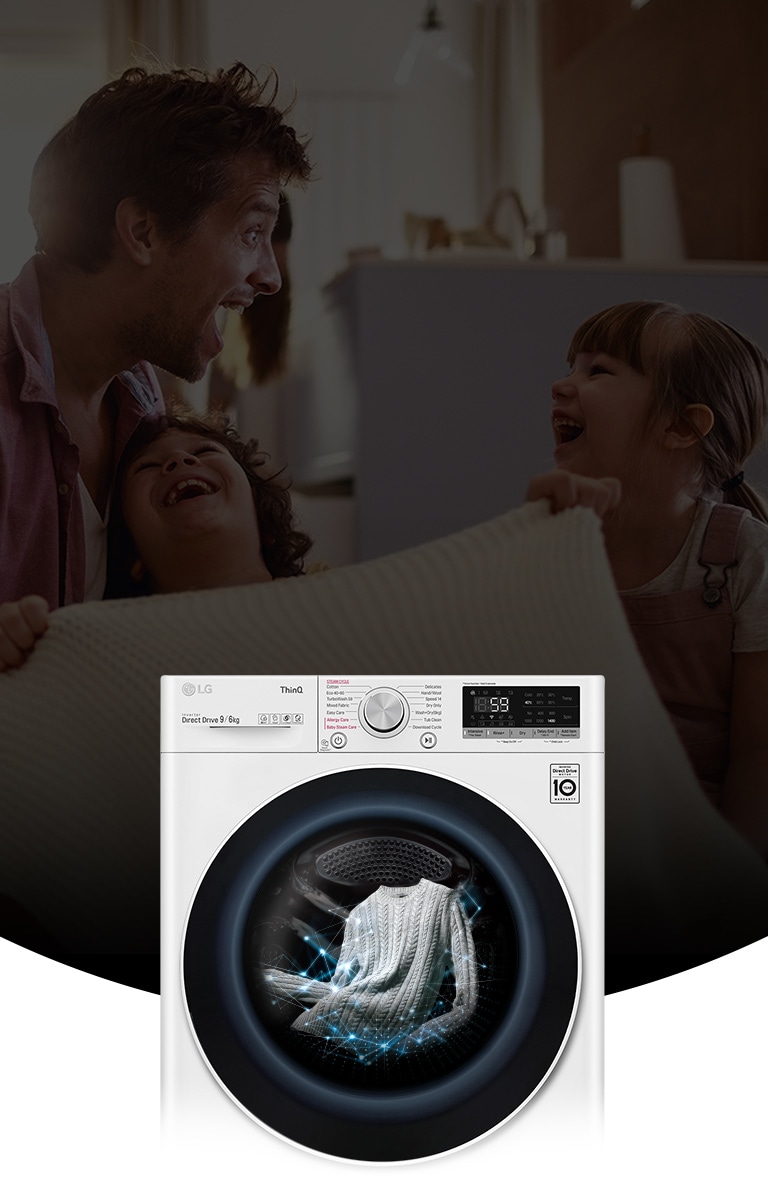 În fața imaginii întunecate care afișează tatăl și fiica zâmbind, este prezentata imaginea unei  mașini de spălat. Mașina se află în funcționare, spălând rufe.