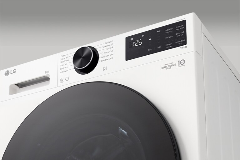 Butonul rotativ și panoul de control al mașinii de spălat